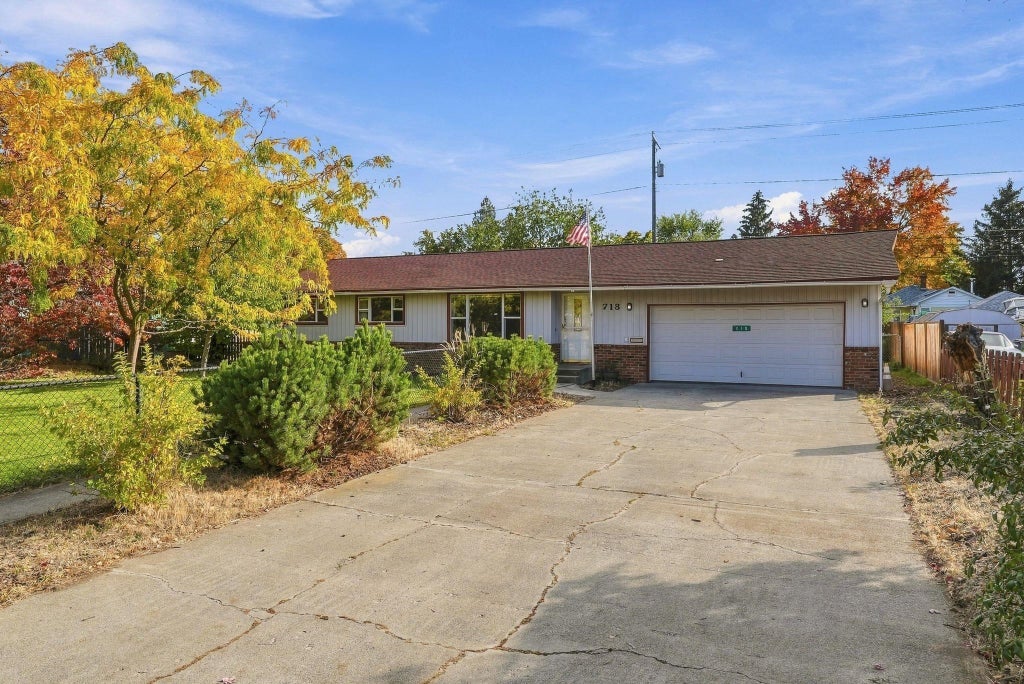 Photo of 718 E Dalke Ave, Spokane, WA 99208 (MLS # 202625831)