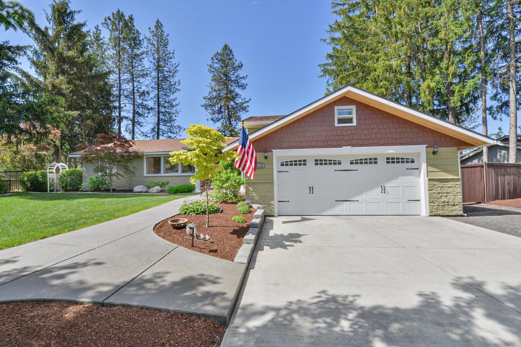 Photo of 1421 W Pinehill Rd, Spokane, WA 99218 (MLS # 202623478)