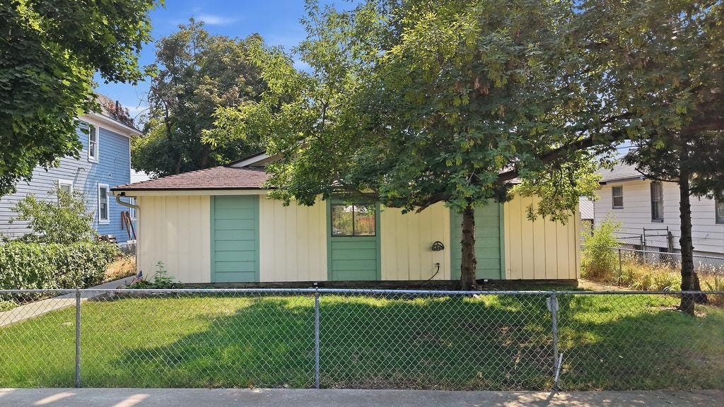 Photo of 1511 W Mission Ave, Spokane, WA 99201 (MLS # 202622297)