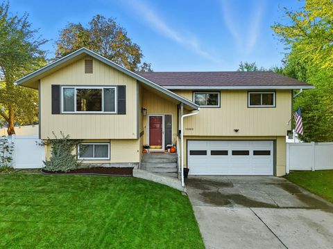 Photo of 12003 N WHITEHOUSE St, Spokane, WA 99218 (MLS # 202526477)