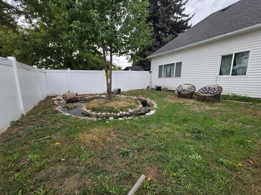 Photo of 117 E State St, St John, WA 99171 (MLS # 202626067)
