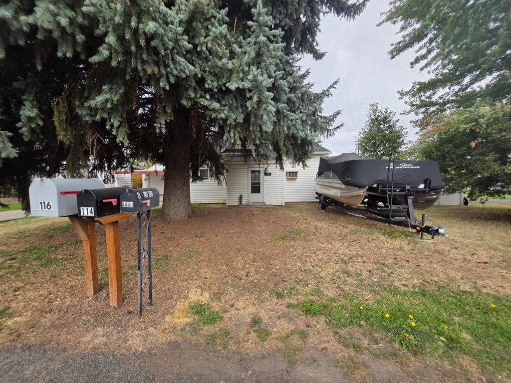 Photo of 117 E State St, St John, WA 99171 (MLS # 202626067)