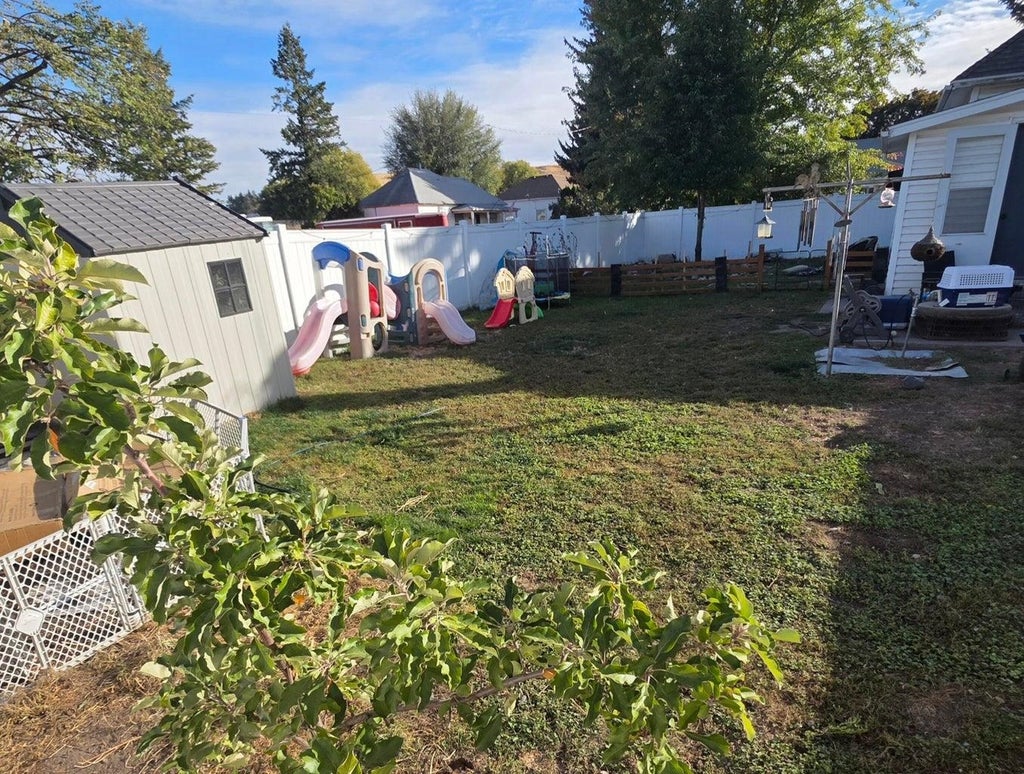 Photo of 117 E State St, St John, WA 99171 (MLS # 202626067)
