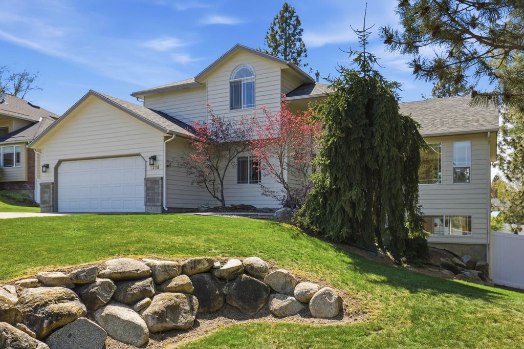 Photo of 1208 E MEAD St, Spokane, WA 99218 (MLS # 202615948)