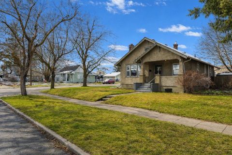 Photo of 1042 W PROVIDENCE Ave, Spokane, WA 99205 (MLS # 202614472)
