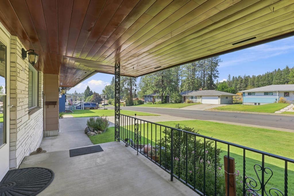 Photo of 3333 W Woodside Ave, Spokane, WA 99208 (MLS # 202622966)