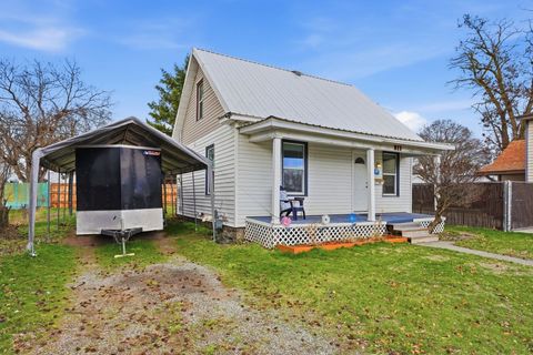 Photo of 817 E Walton Ave, Spokane, WA 99207 (MLS # 202613472)