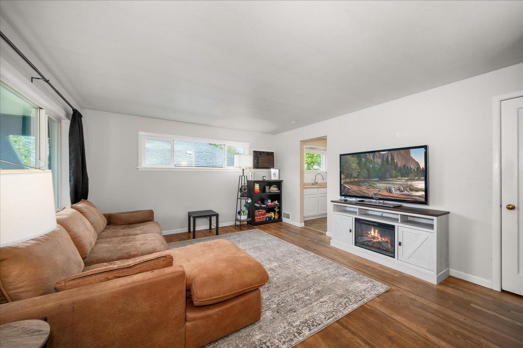 Photo of 2928 E 15TH Ave, Spokane, WA 99223 (MLS # 202616454)