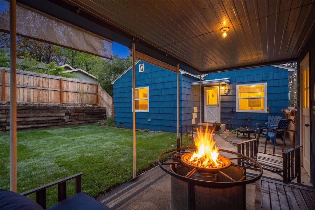 Photo of 2928 E 15TH Ave, Spokane, WA 99223 (MLS # 202616454)