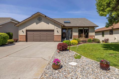 Photo of 9711 N Ridgecrest Dr, Spokane, WA 99208 (MLS # 202618811)