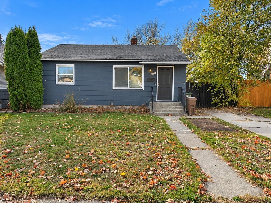 Photo of 1308 E Providence Ave, Spokane, WA 99207 (MLS # 202626072)