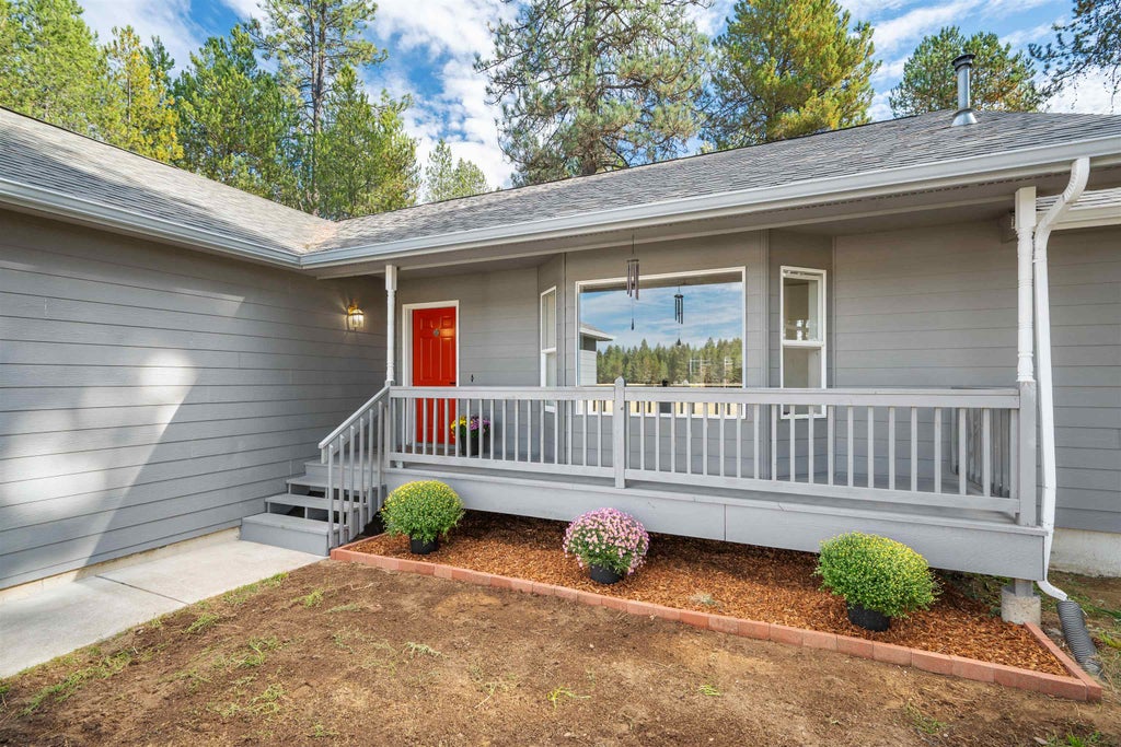 Photo of 37106 N Muehle Rd, Elk, WA 99009 (MLS # 202625426)