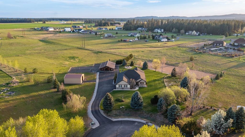 Photo of 1709 W Cinnibar Ln, Spokane, WA 99224 (MLS # 202616076)