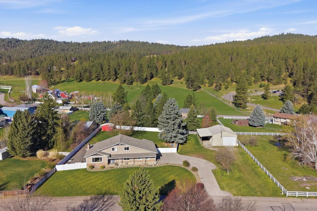 Photo of 4118 S Woodruff Rd, Spokane, WA 99206 (MLS # 202615146)