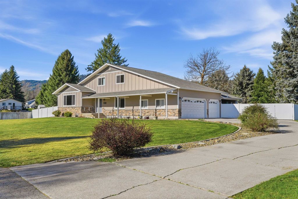 Photo of 4118 S Woodruff Rd, Spokane, WA 99206 (MLS # 202615146)