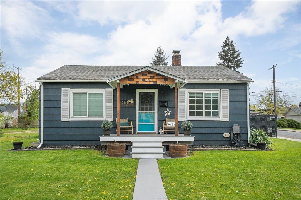 Photo of 2141 W Cleveland Ave, Spokane, WA 99205 (MLS # 202616404)