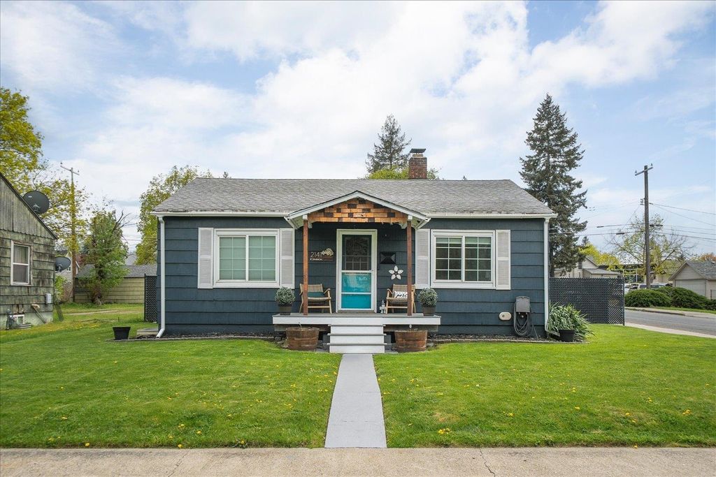 Photo of 2141 W Cleveland Ave, Spokane, WA 99205 (MLS # 202616404)