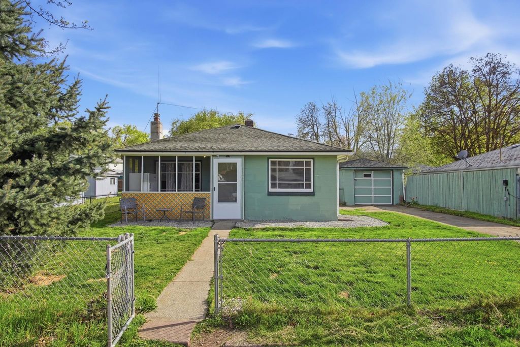 Photo of 4506 E 6th Ave, Spokane Valley, WA 99212 (MLS # 202615998)