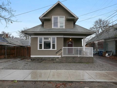 Photo of 1114 N Elm St, Spokane, WA 99201 (MLS # 202527569)