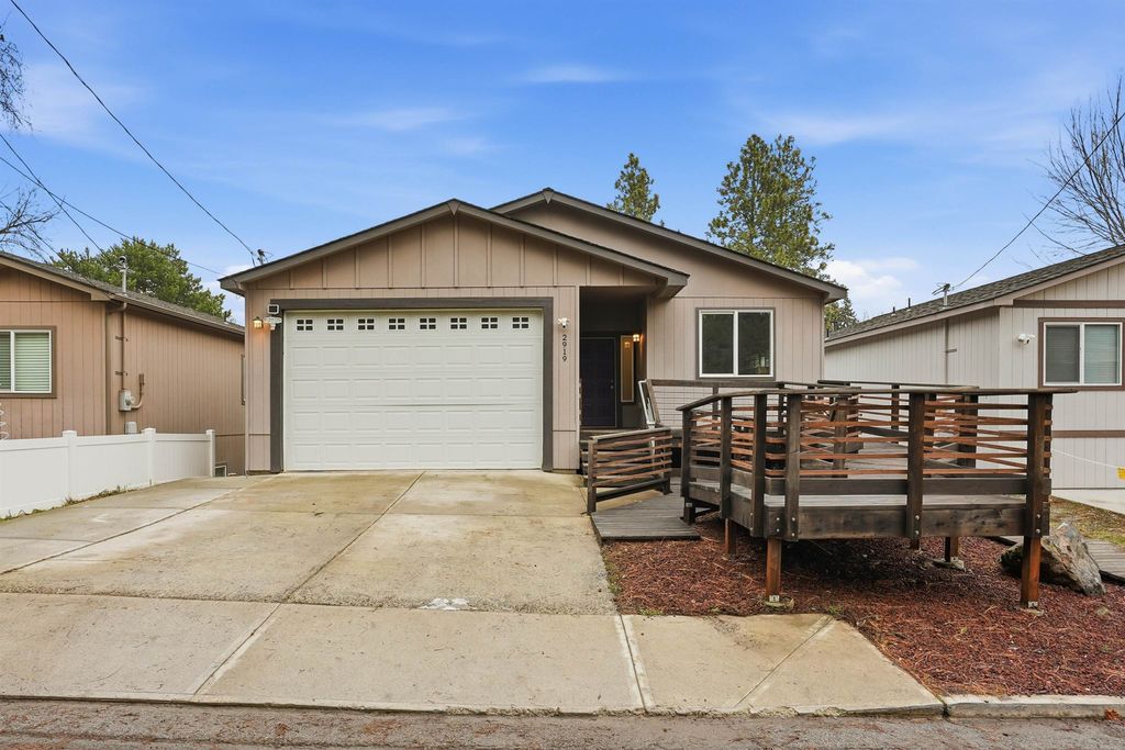 Photo of 2919 E 12th Ave, Spokane, WA 99202 (MLS # 202616327)