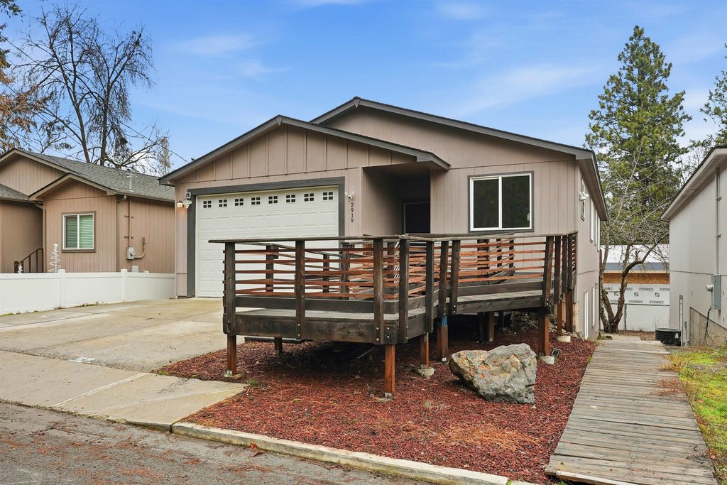 Photo of 2919 E 12th Ave, Spokane, WA 99202 (MLS # 202616327)