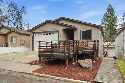 Photo of 2919 E 12th Ave, Spokane, WA 99202 (MLS # 202616327)