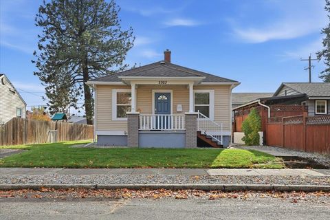 Photo of 2023 W Cleveland Ave, Spokane, WA 99205 (MLS # 202526869)