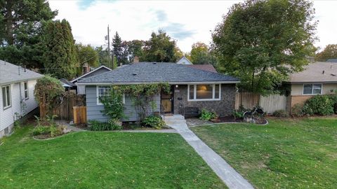 Photo of 1123 W DALKE Ave, Spokane, WA 99205 (MLS # 202525681)
