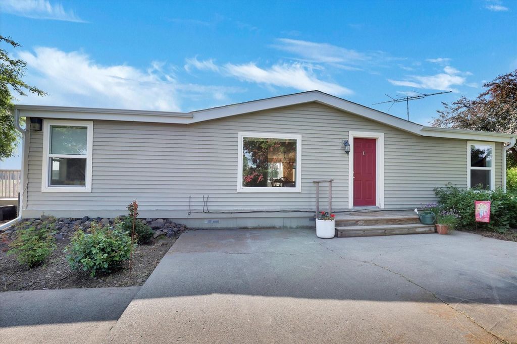 Photo of 3716 N WESTWOOD Ln, Spokane, WA 99224 (MLS # 202615154)