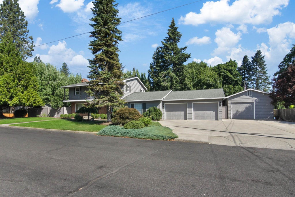 Photo of 2201 E 42nd Ave, Spokane, WA 99201 (MLS # 202622134)