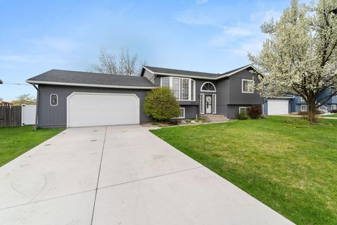Photo of 12823 N Pittsburg Ave, Spokane, WA 99208 (MLS # 202615542)