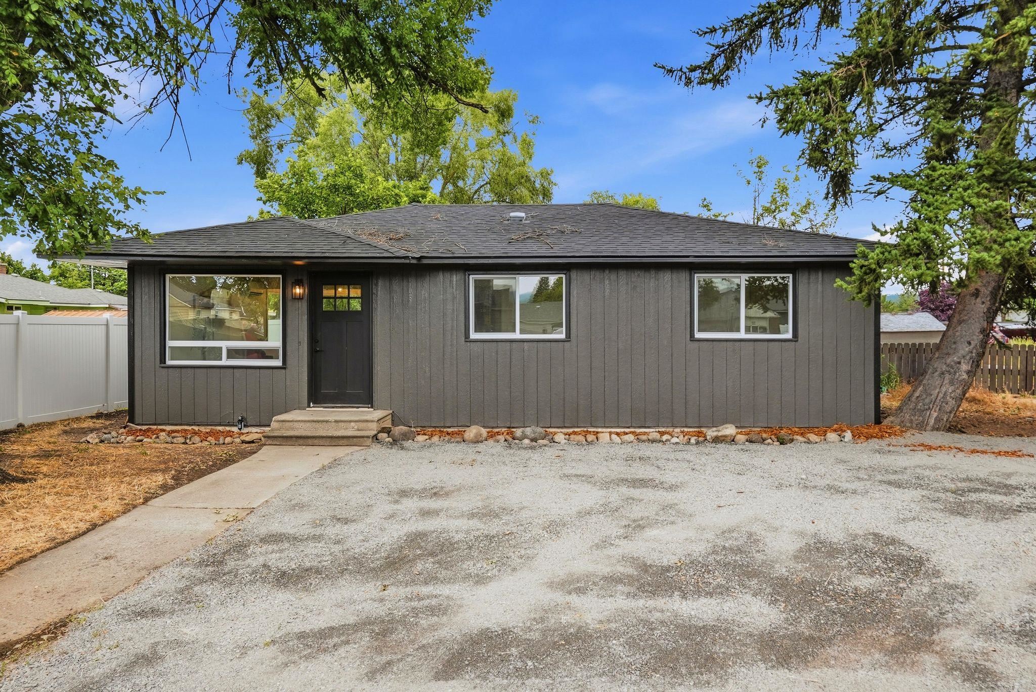 Photo 1 of 19 — 8309 E KNOX Ave, Spokane Valley, WA 99212