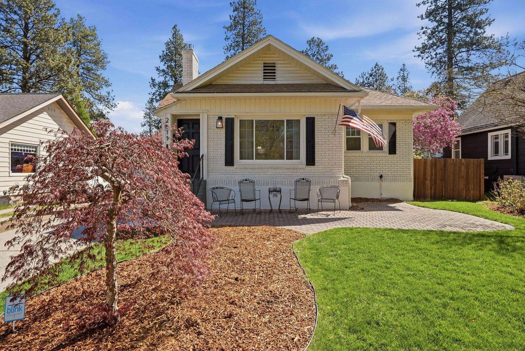 Photo of 2611 S Post St, Spokane, WA 99203 (MLS # 202616348)