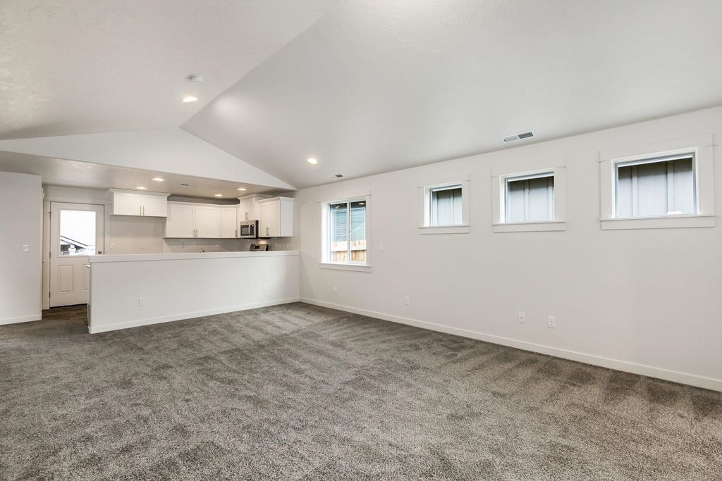 Photo of 314 N Viewmont Ct, Greenacres, WA 99016 (MLS # 202525474)