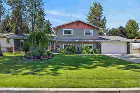 Photo of 11705 N Bedivere Dr, Spokane, WA 99218 (MLS # 202623180)