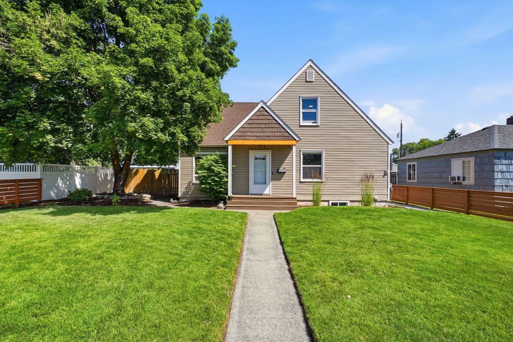 Photo of 2704 W Queen Ave, Spokane, WA 99205 (MLS # 202619780)