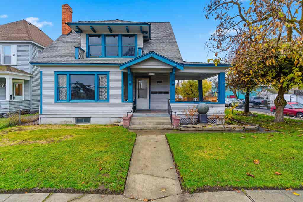 Photo of 1027 W Maxwell Ave, Spokane, WA 99201 (MLS # 202619318)