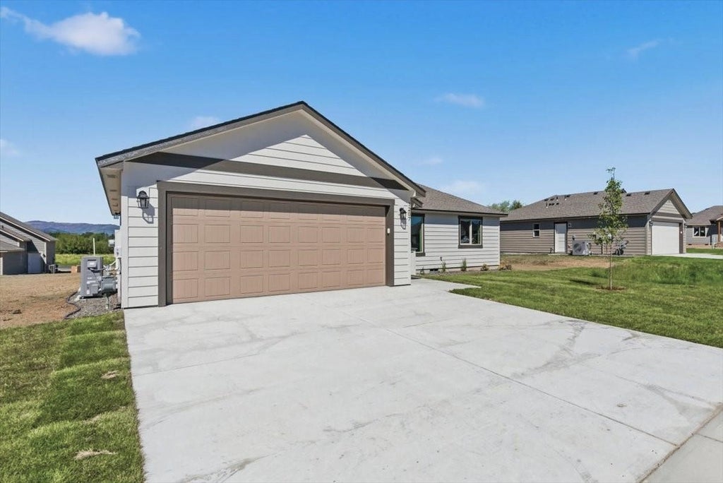 Photo of 1207 N Layton Ave, Deer Park, WA 99006 (MLS # 202624268)
