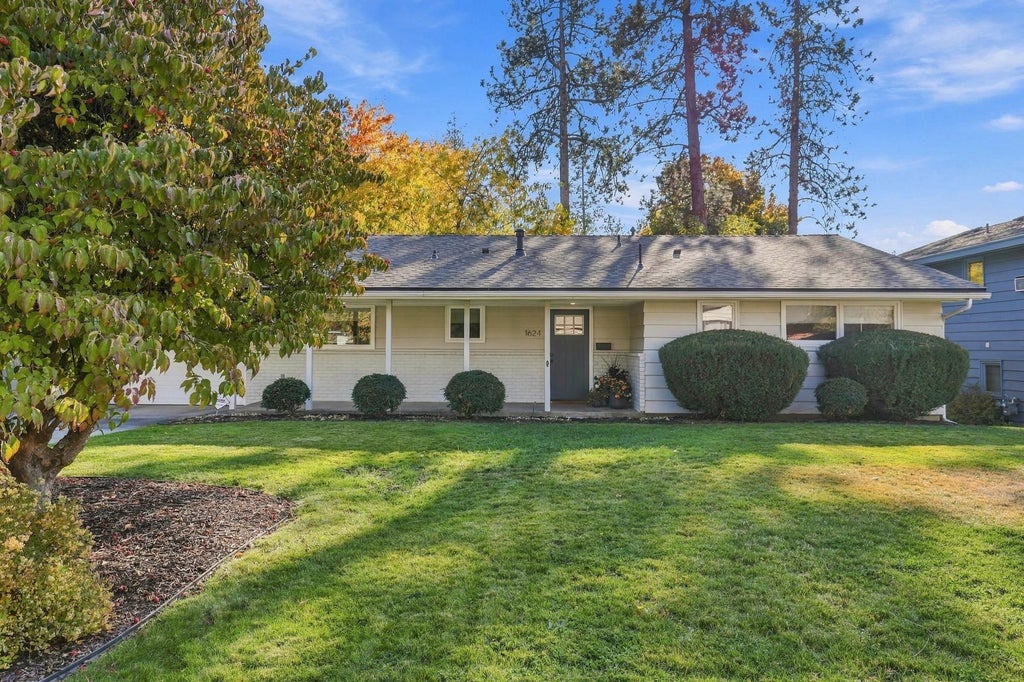Photo of 1624 E 34th Ave, Spokane, WA 99203 (MLS # 202626158)