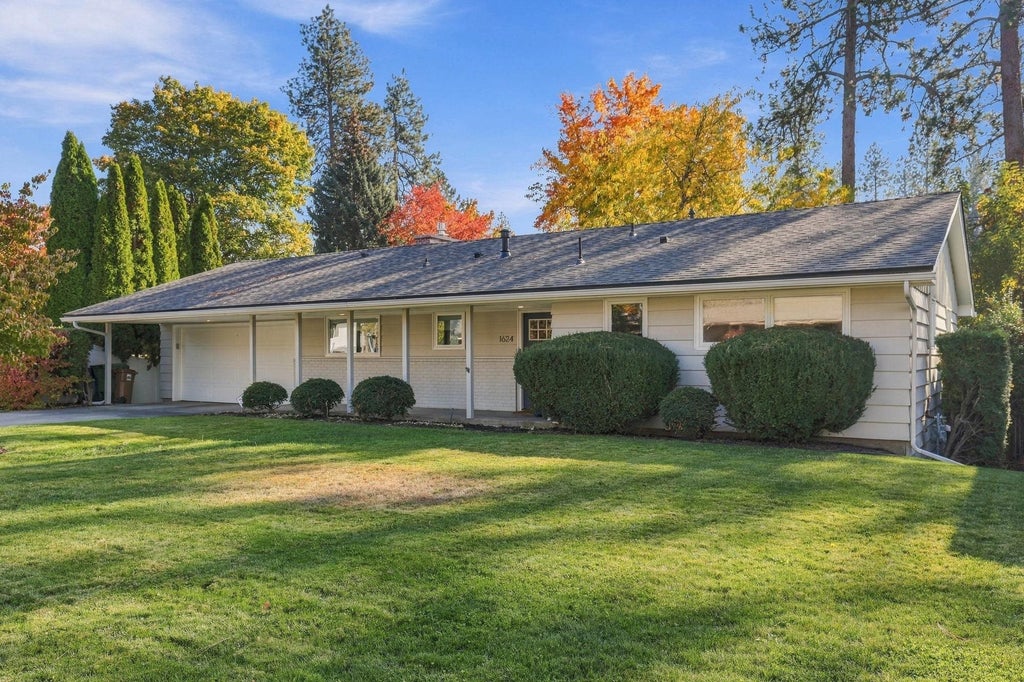 Photo of 1624 E 34th Ave, Spokane, WA 99203 (MLS # 202626158)