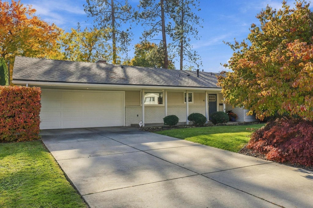 Photo of 1624 E 34th Ave, Spokane, WA 99203 (MLS # 202626158)