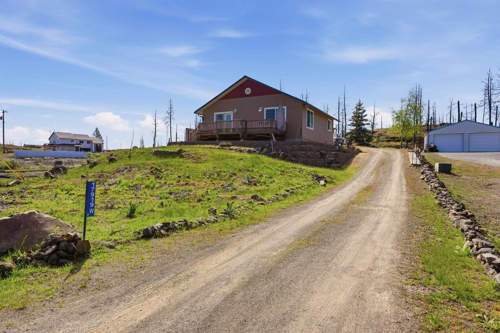 Photo of 17919 W LAKEVIEW Dr, Medical Lake, WA 99022 (MLS # 202616588)