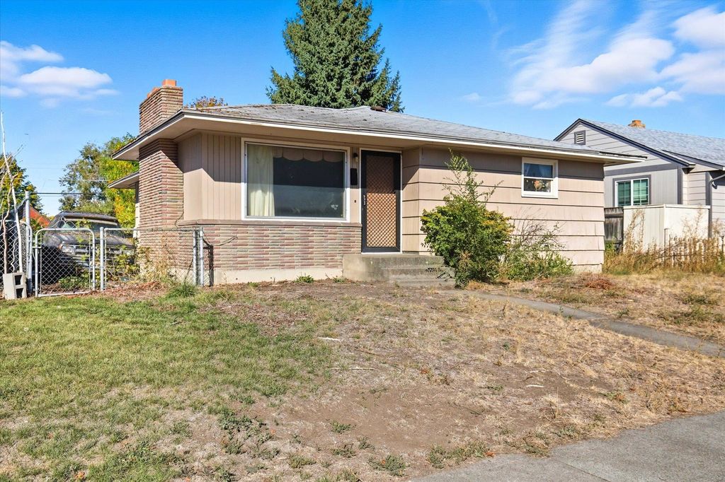 Photo of 2307 E Nebraska Ave, Spokane, WA 99208 (MLS # 202525469)