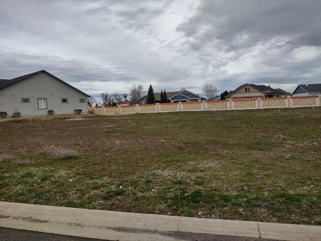 Photo of 1109 N Country Club Dr, Deer Park, WA 99006 (MLS # 202613904)
