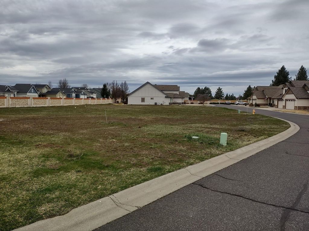 Photo of 1109 N Country Club Dr, Deer Park, WA 99006 (MLS # 202613904)