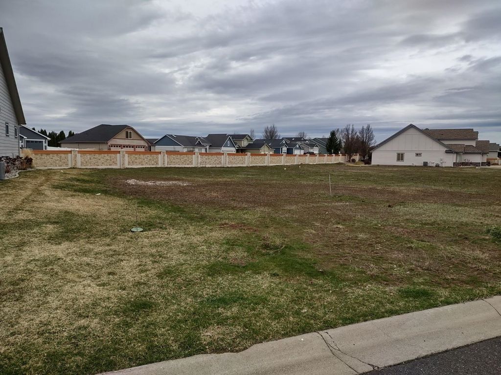 Photo of 1109 N Country Club Dr, Deer Park, WA 99006 (MLS # 202613904)