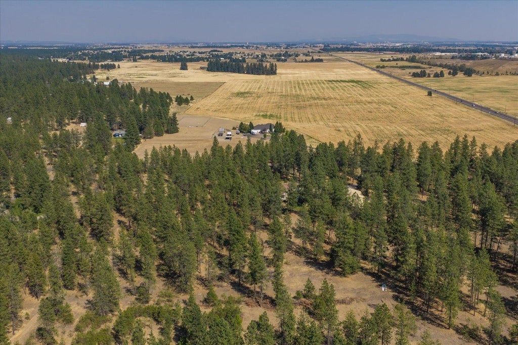 Photo of 1110 1/2 S Brooks Rd, Medical Lake, WA 99022 (MLS # 202622140)