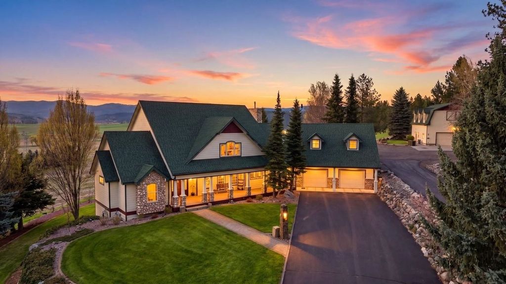 Photo of 10303 N Stoneman Bluff Ln, Spokane, WA 99217 (MLS # 202615891)