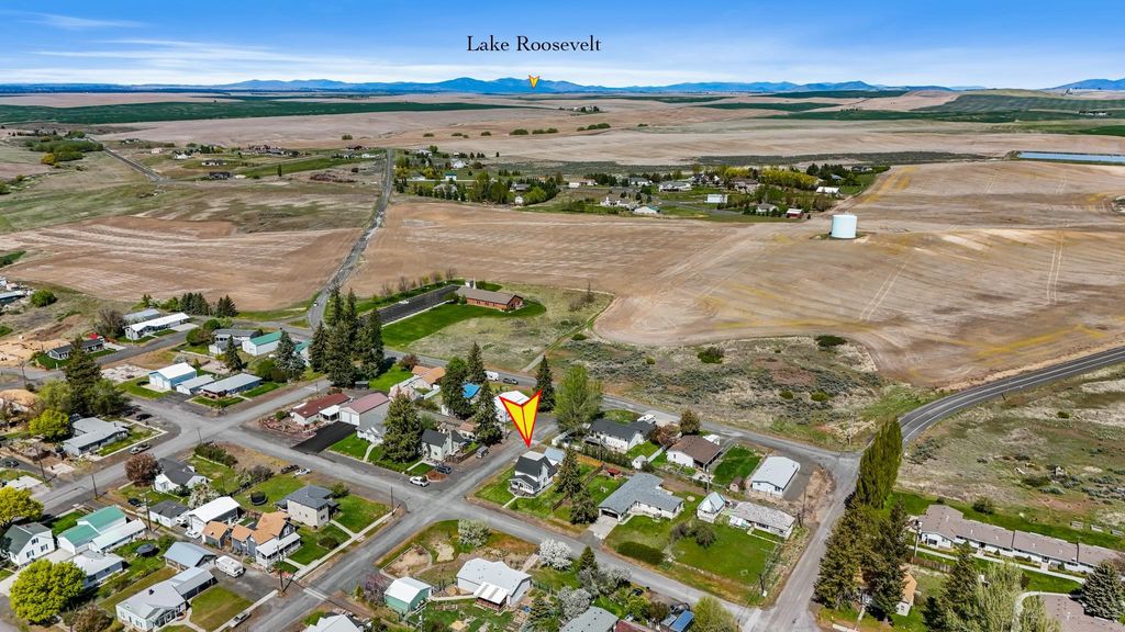 Photo of 610 Ross St, Davenport, WA 99122 (MLS # 202619069)