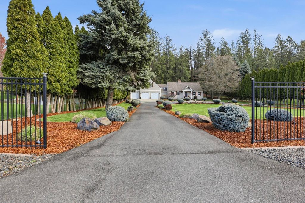 Photo of 4317 S EVERGREEN Rd, Spokane Valley, WA 99037 (MLS # 202615648)